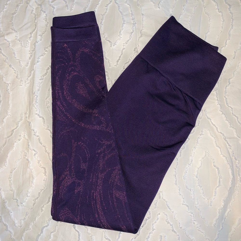Fabletics Seamless High Waisted 7/8 Leggings - Picture 3 of 3